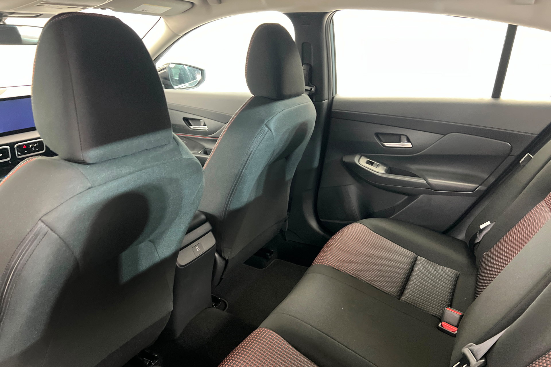 New 2027 Nissan Sentra SR w/ Floor Mat Package FWD image 19