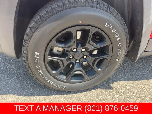 Used 2019 Jeep Cherokee Trailhawk w/ Comfort/Convenience Group AWD/4WD image 9