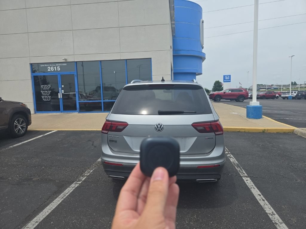Used 2020 Volkswagen Tiguan SEL AWD/4WD image 9