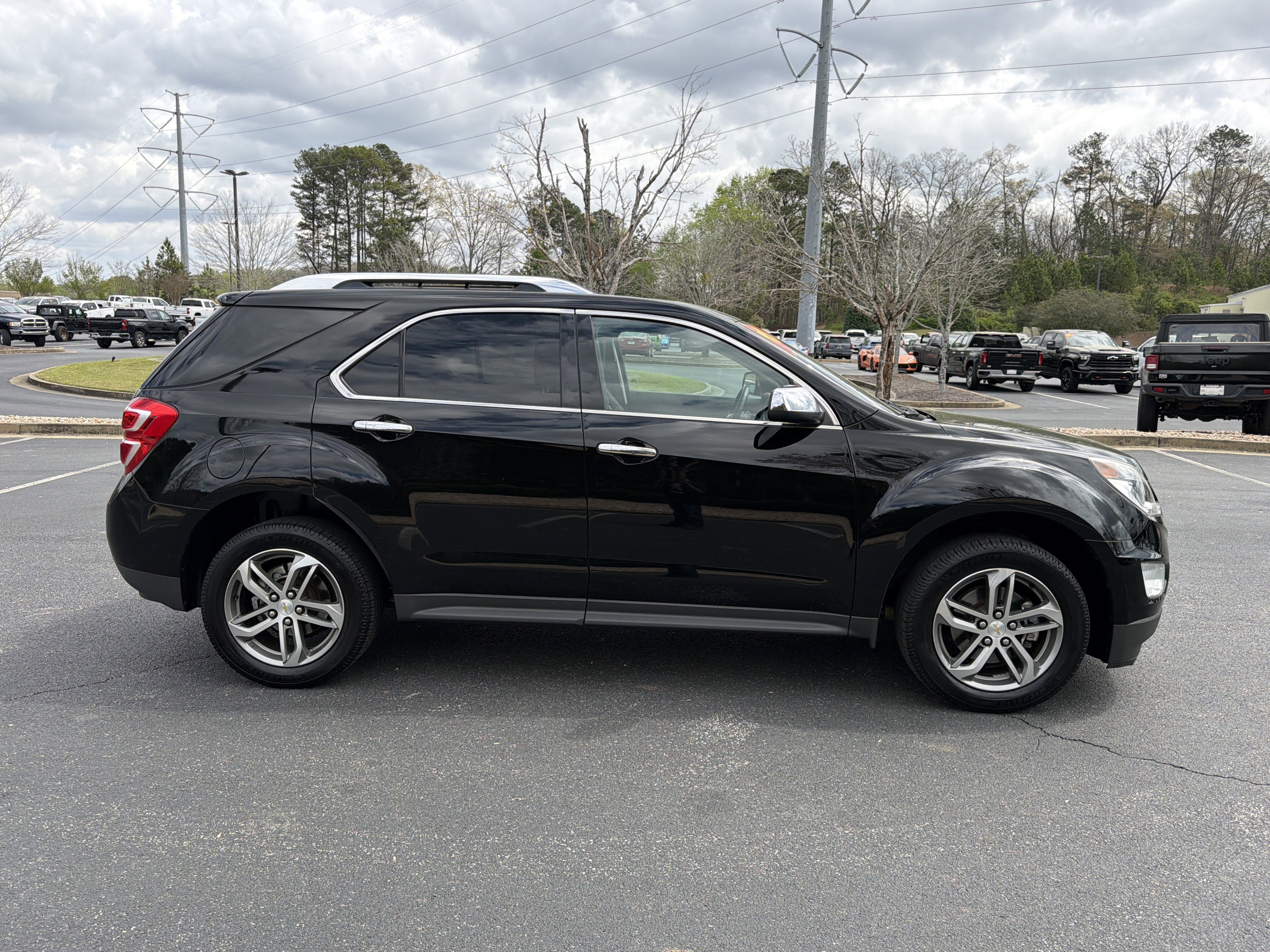 Used 2017 Chevrolet Equinox Premier w/ Enhanced Convenience Package image 4