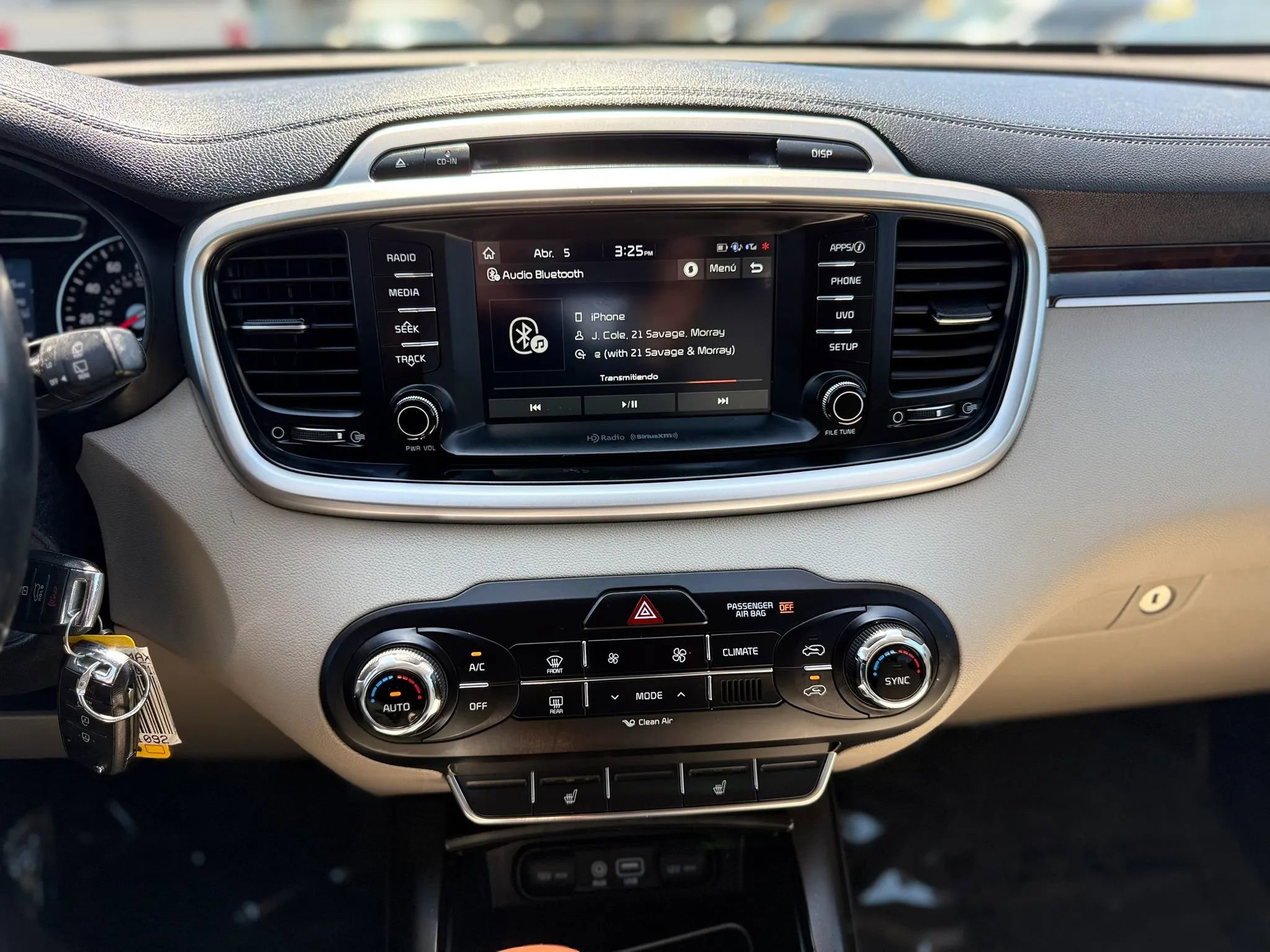 Used 2017 Kia Sorento LX w/ LX Convenience Package image 16