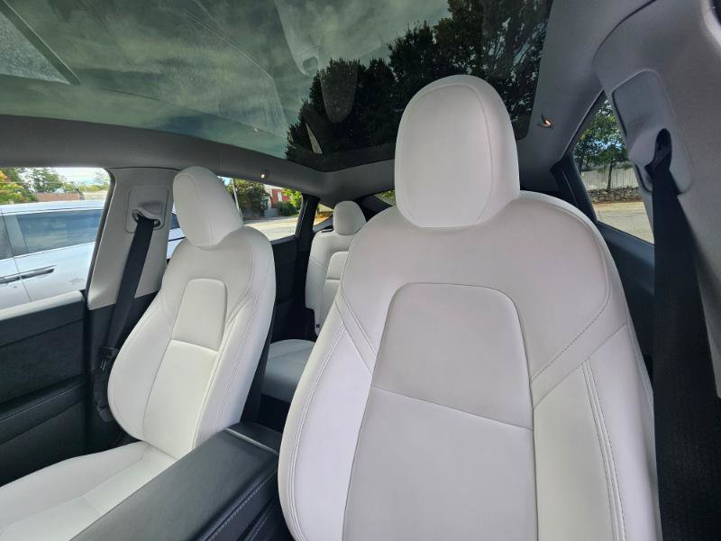 Used 2025 Tesla Model Y Long Range RWD image 38