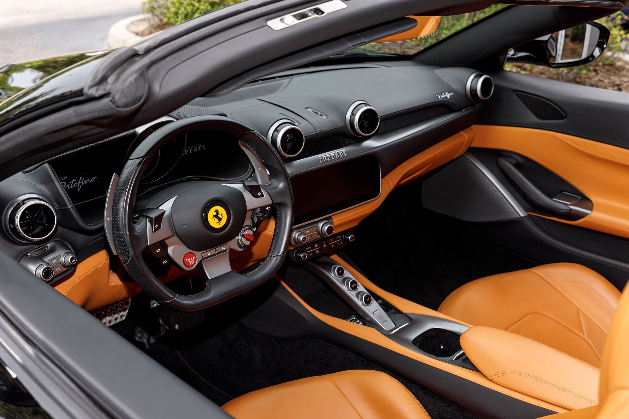 Used 2019 Ferrari Portofino RWD image 9