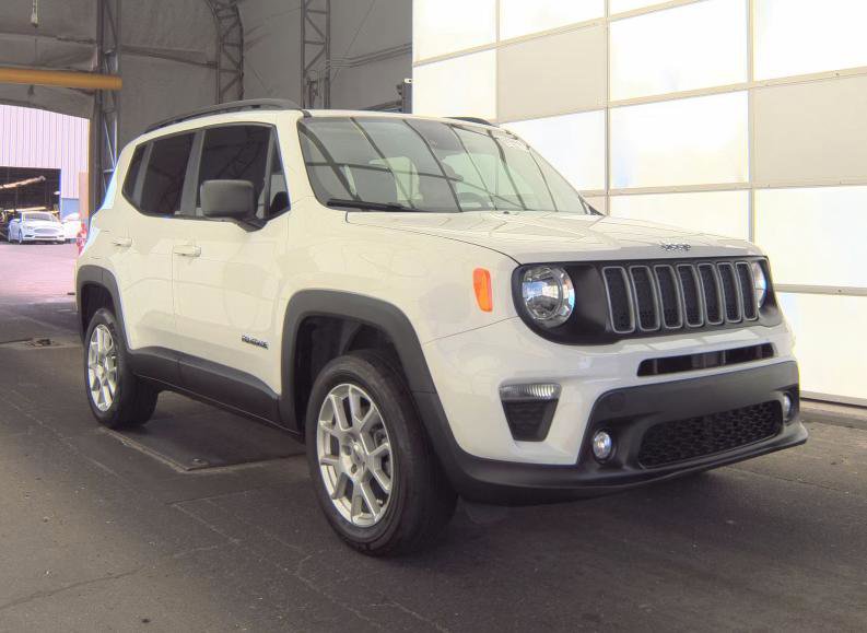 Used 2023 Jeep Renegade Latitude w/ Sun & Fun Group AWD/4WD image 4