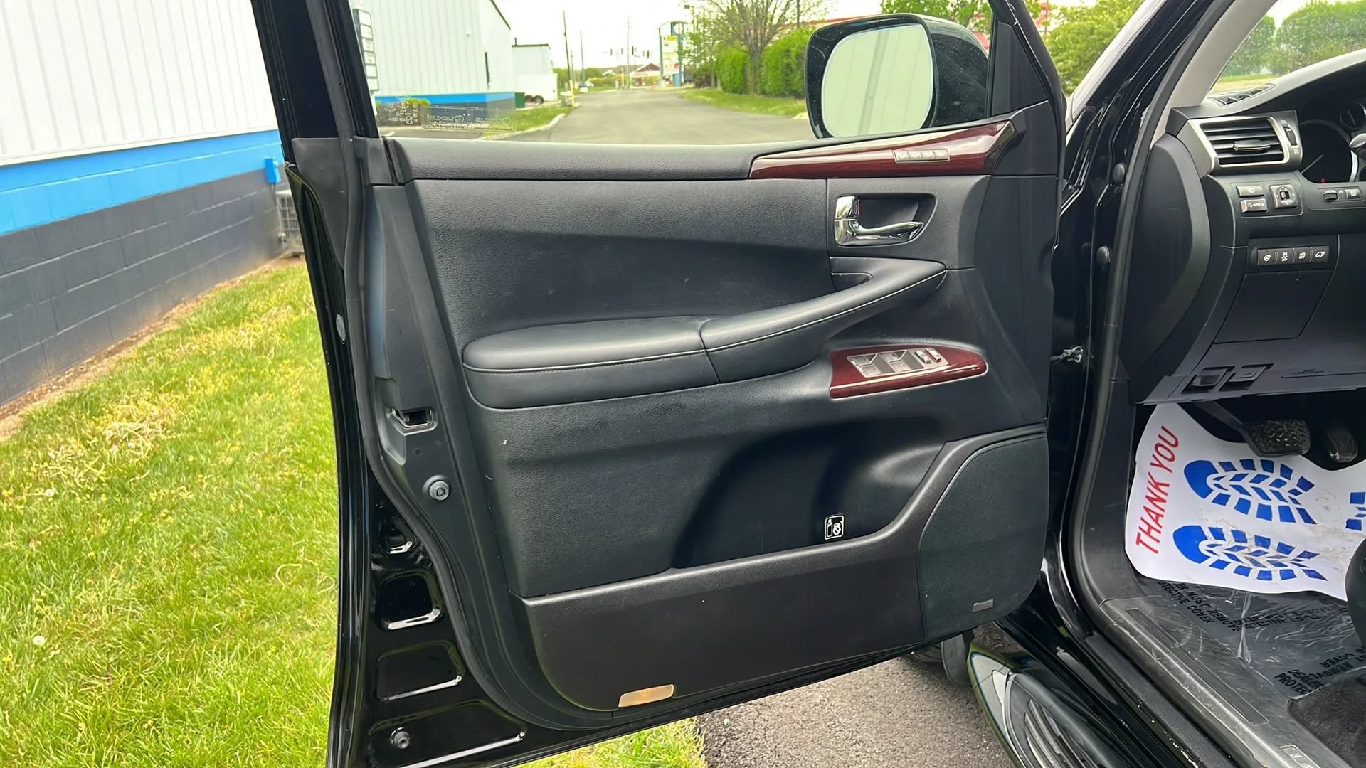 Used 2013 Lexus LX 570 4WD w/ Luxury Pkg image 8