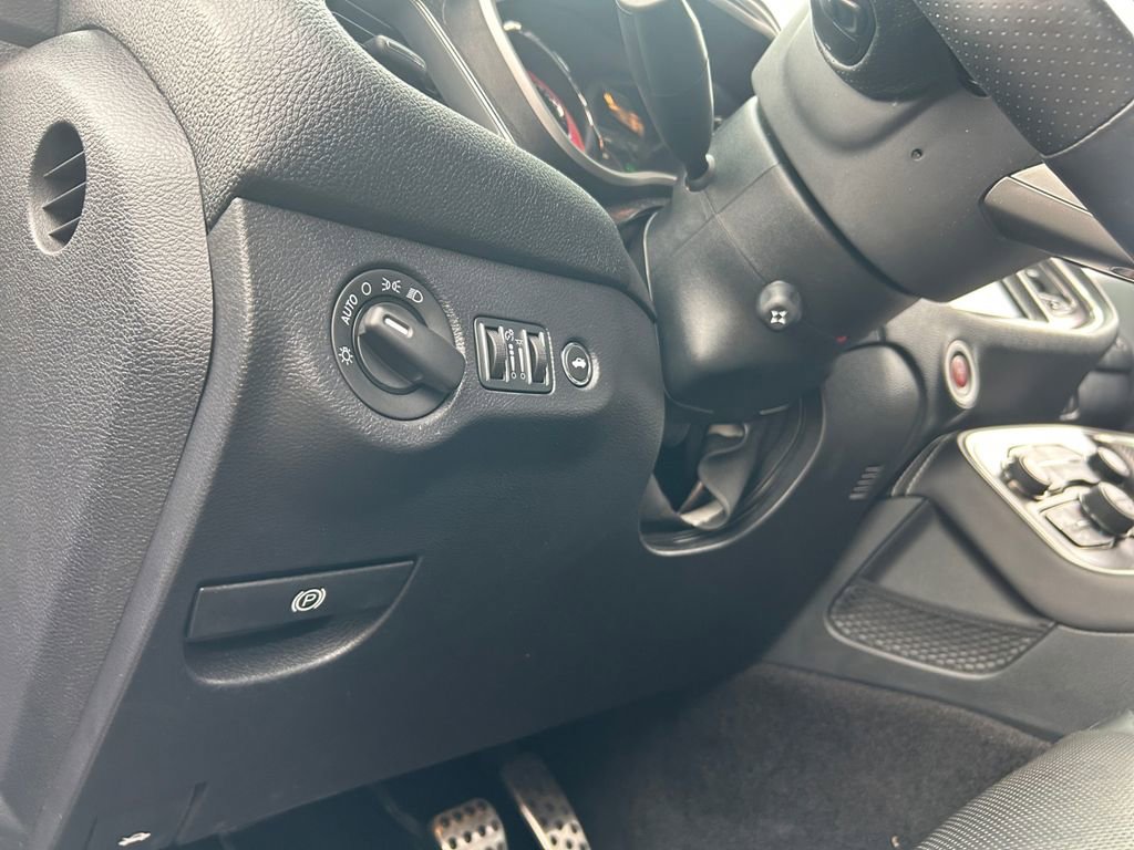 Used 2015 Dodge Challenger SRT Hellcat image 22