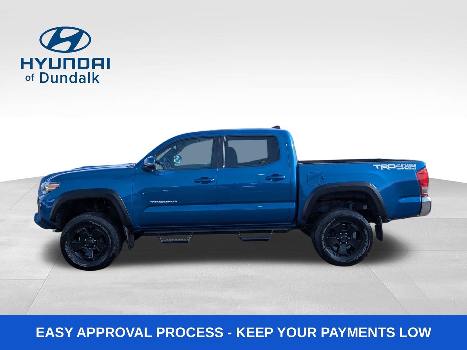 Used 2017 Toyota Tacoma TRD Off-Road w/ Tow Package (A/T) image 2