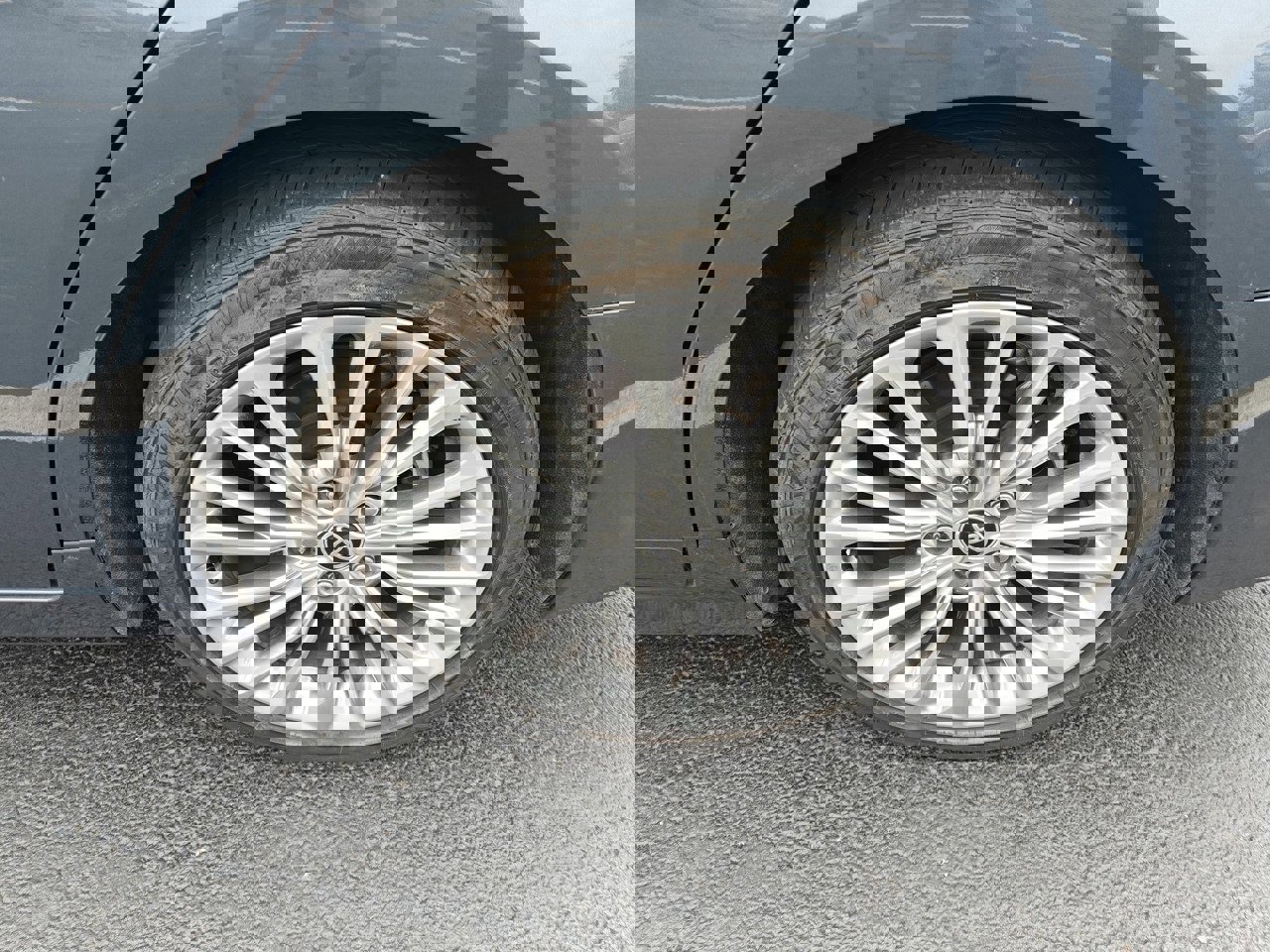 Used 2020 Toyota Avalon Limited image 6