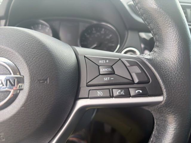 Used 2017 Nissan Rogue SV image 18