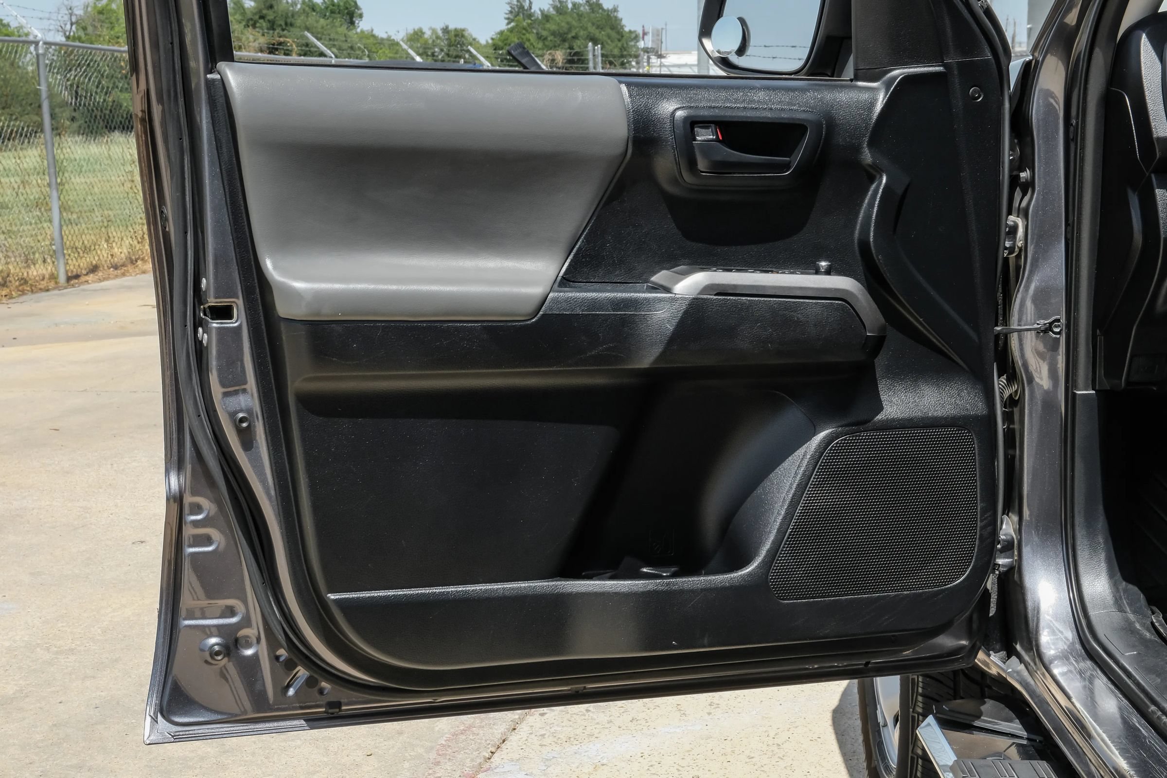 Used 2017 Toyota Tacoma SR5 RWD image 35