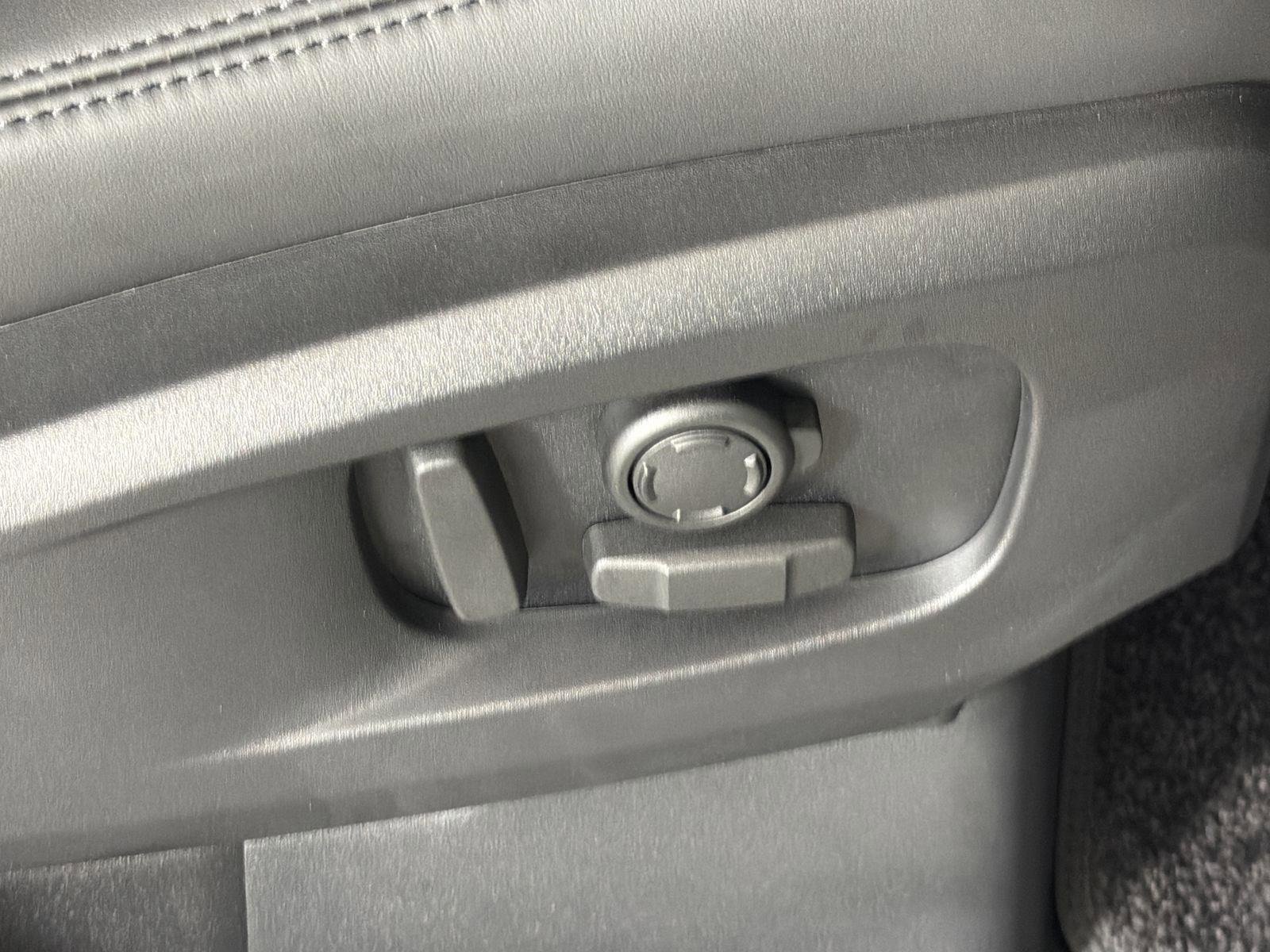 New 2026 Land Rover Defender 110 S image 32