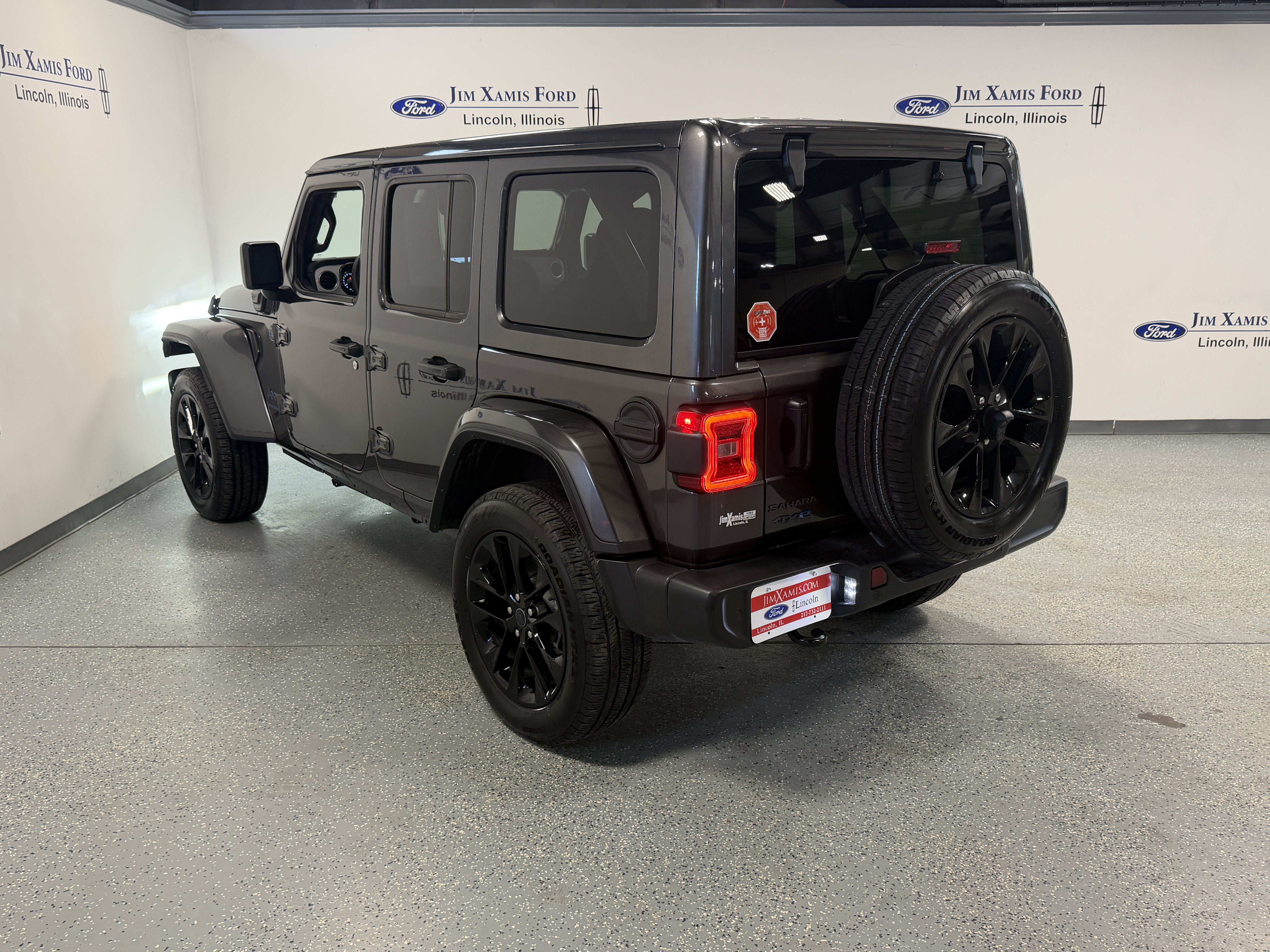 Used 2025 Jeep Wrangler Unlimited Sahara w/ Safety Group AWD/4WD image 32