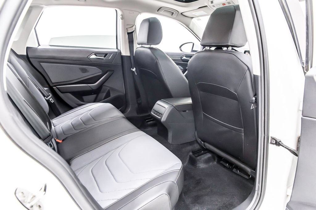 Used 2025 Volkswagen Jetta SEL FWD image 35