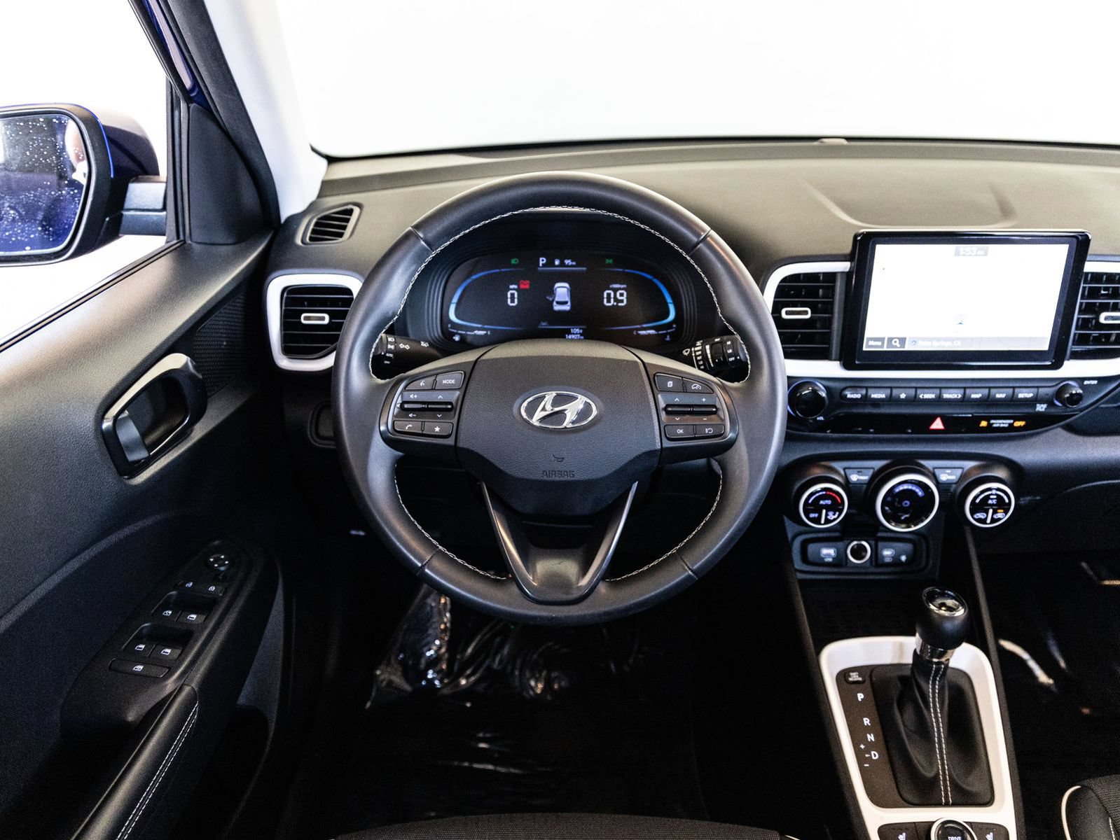 Used 2023 Hyundai Venue Limited FWD image 24