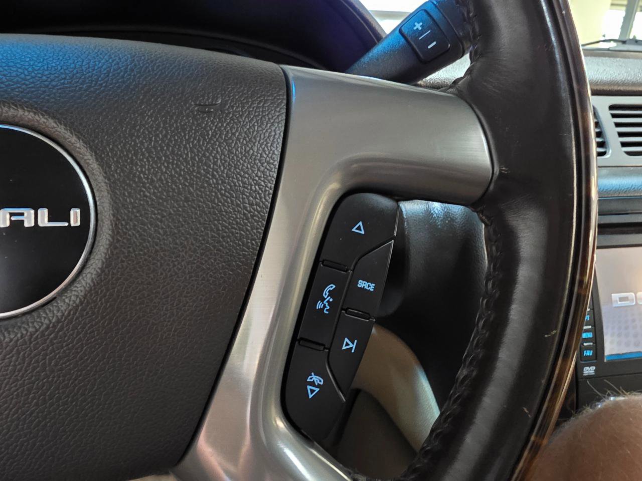 Used 2013 GMC Yukon Denali AWD/4WD image 33