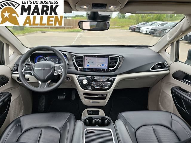 Used 2023 Chrysler Pacifica Touring-L FWD image 19