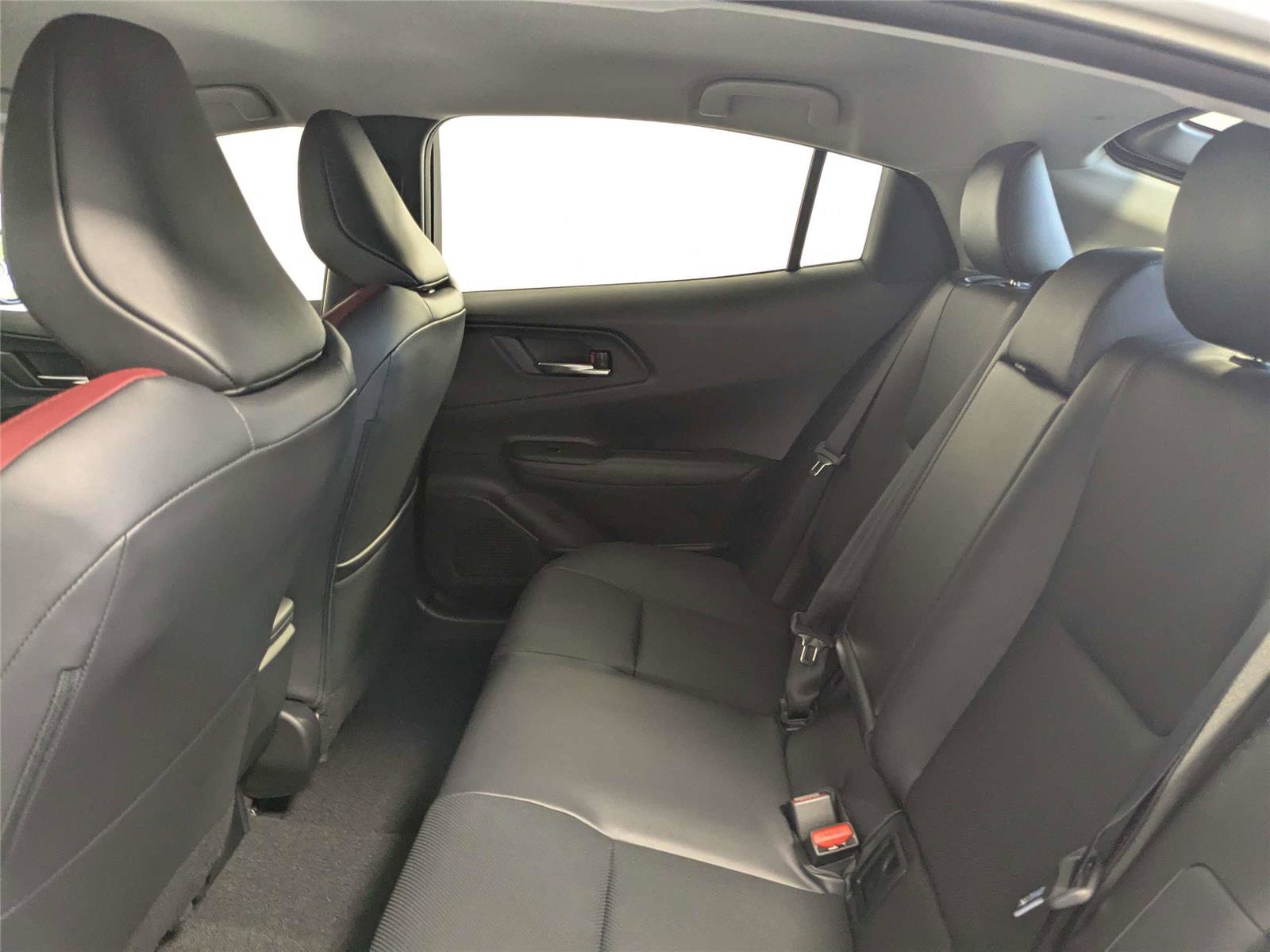 Used 2025 Toyota Prius Plug-In Hybrid image 34