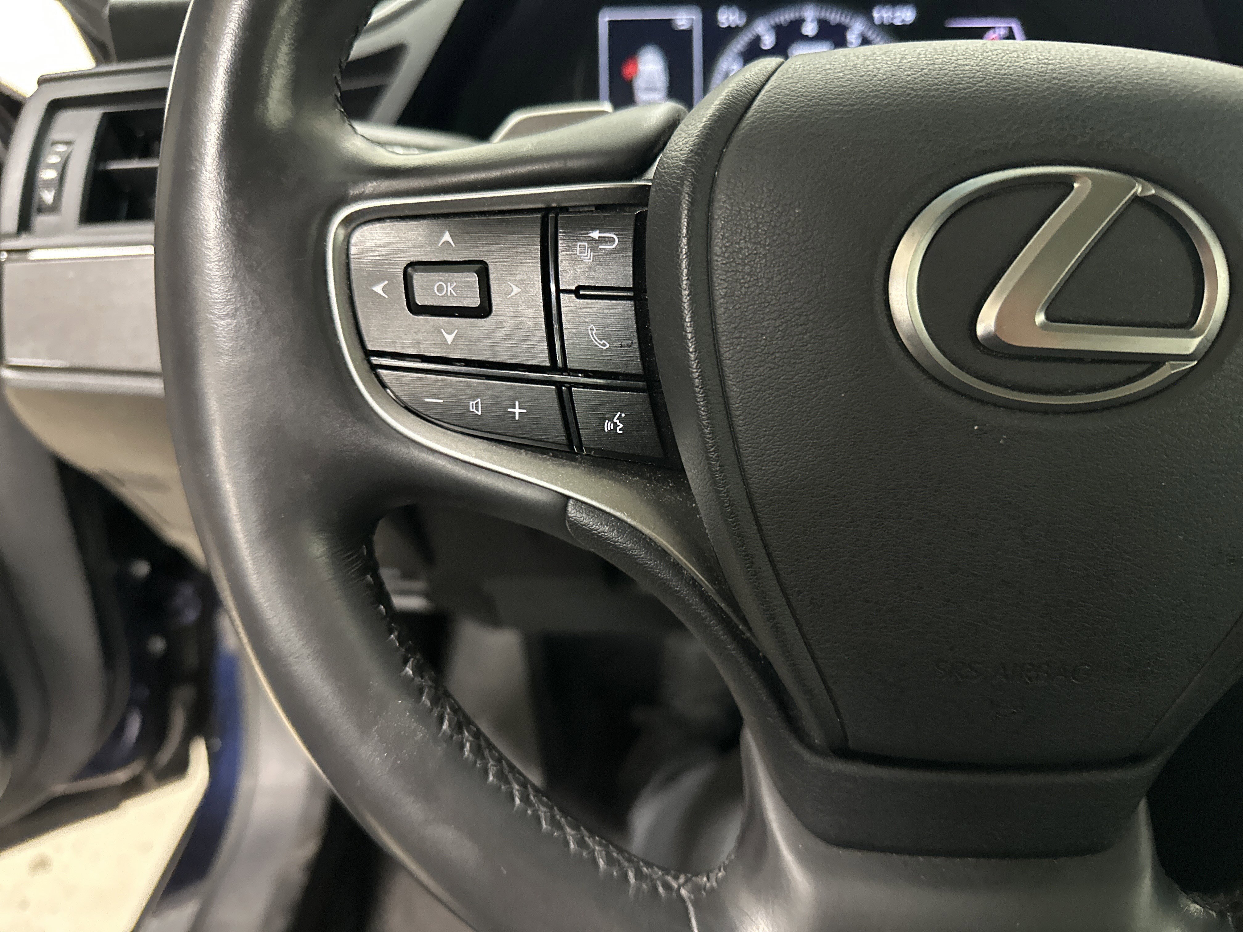 Used 2023 Lexus ES 350 w/ Premium Package image 19