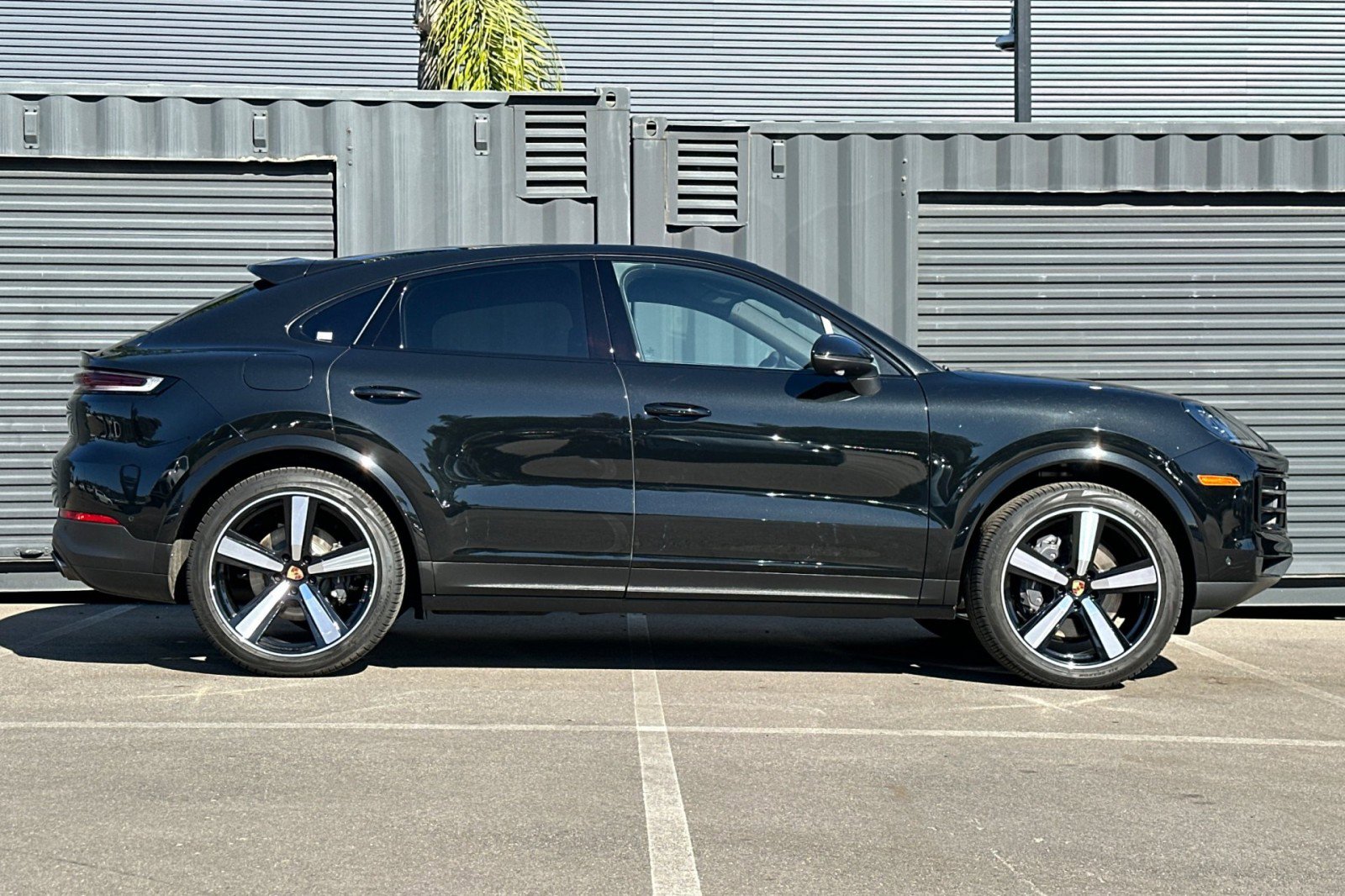 Used 2025 Porsche Cayenne Coupe image 9