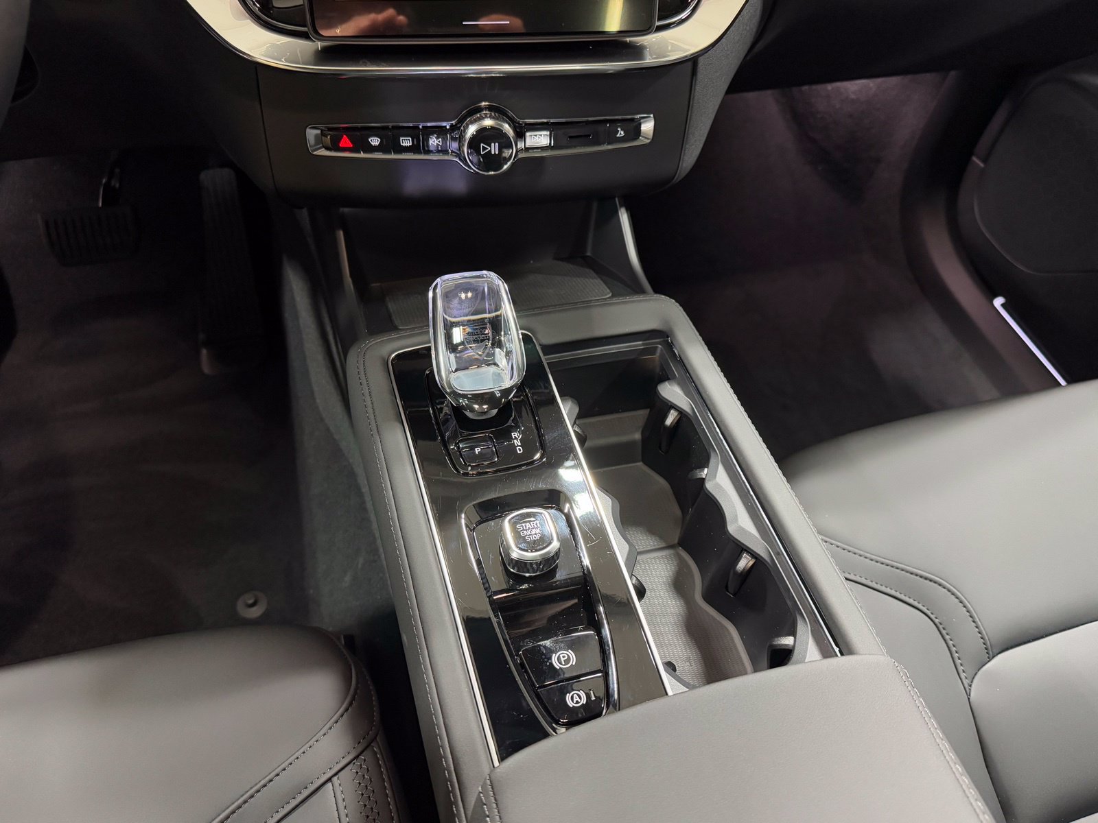 New 2026 Volvo XC90 B6 Plus w/ Protection Package Premier AWD/4WD image 22