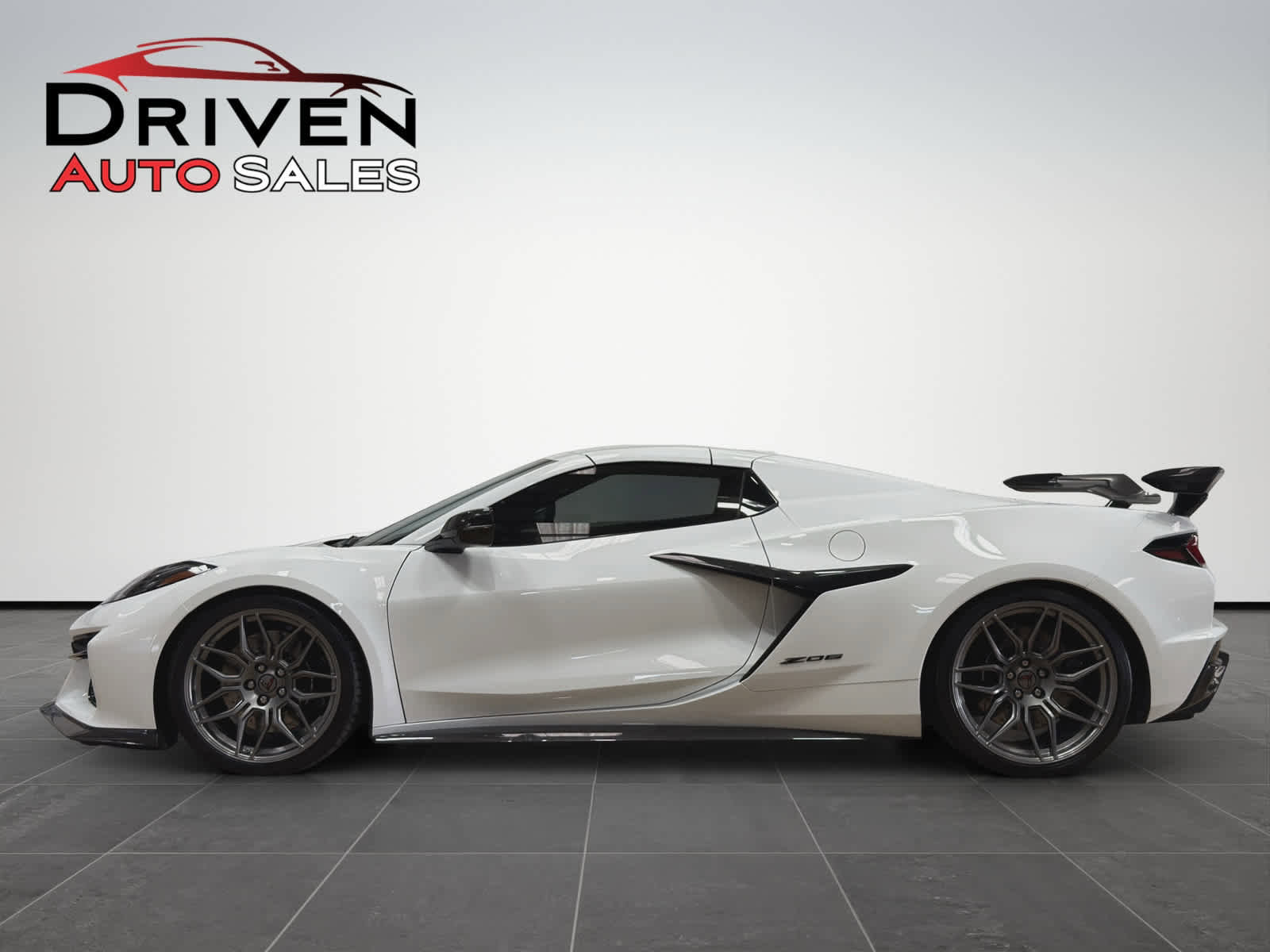 Used 2024 Chevrolet Corvette Z06 image 2