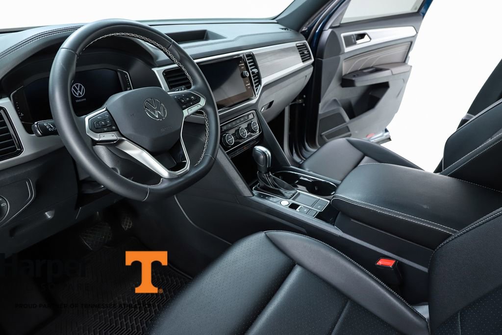 Used 2023 Volkswagen Atlas Cross Sport SE w/ Panoramic Sunroof Package FWD image 19