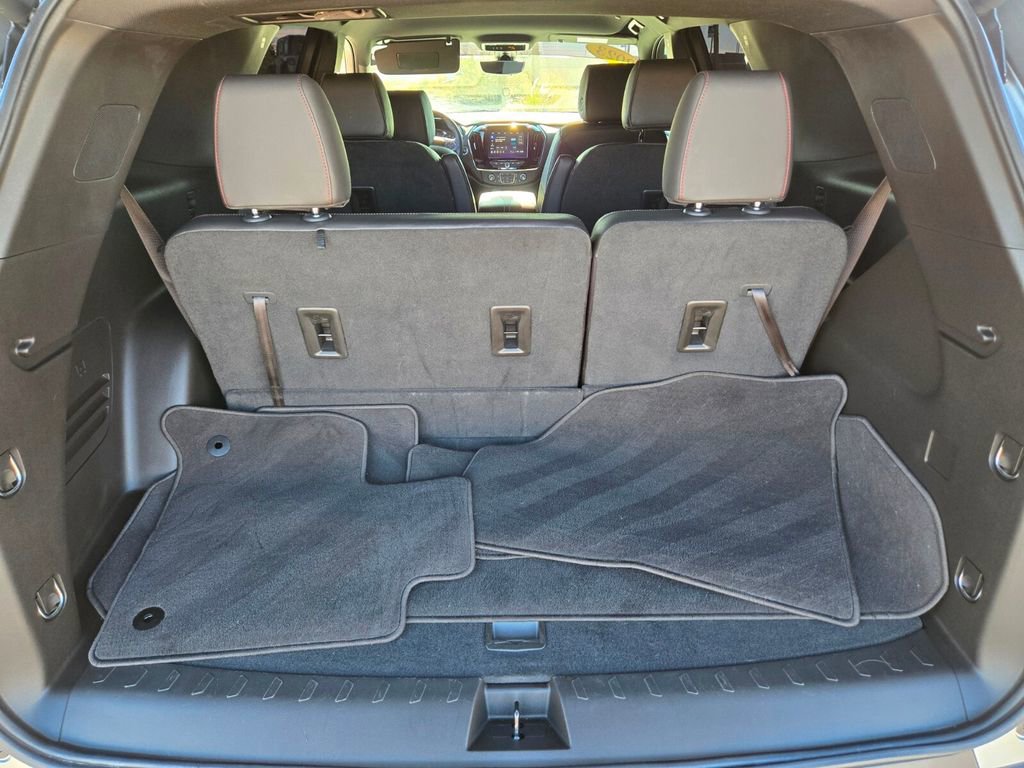 Used 2023 Chevrolet Traverse RS FWD image 11