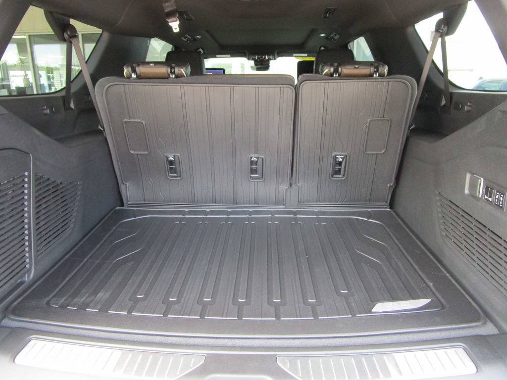 New 2026 GMC Yukon XL Denali Ultimate w/ LPO, Floor Liner Package AWD/4WD image 17