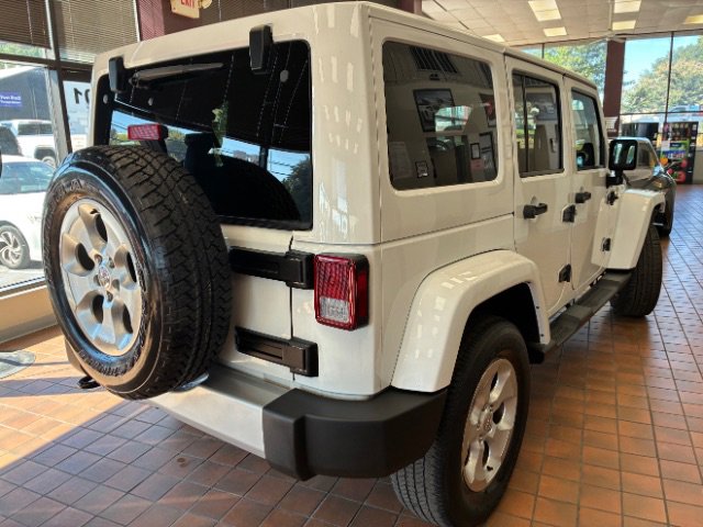 Used 2014 Jeep Wrangler Unlimited Sahara w/ Connectivity Group AWD/4WD image 9
