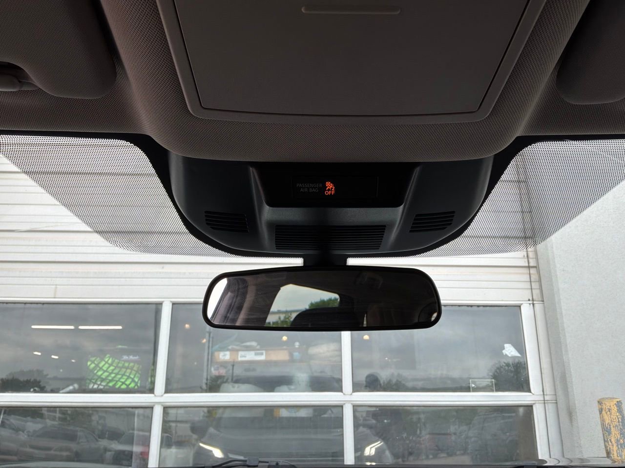 Used 2025 Nissan Rogue SV image 17