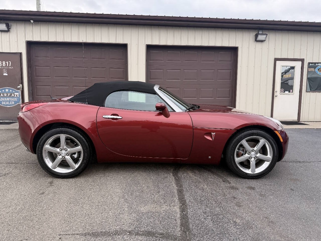 Used 2009 Pontiac Solstice Convertible w/ Preferred Package RWD image 20