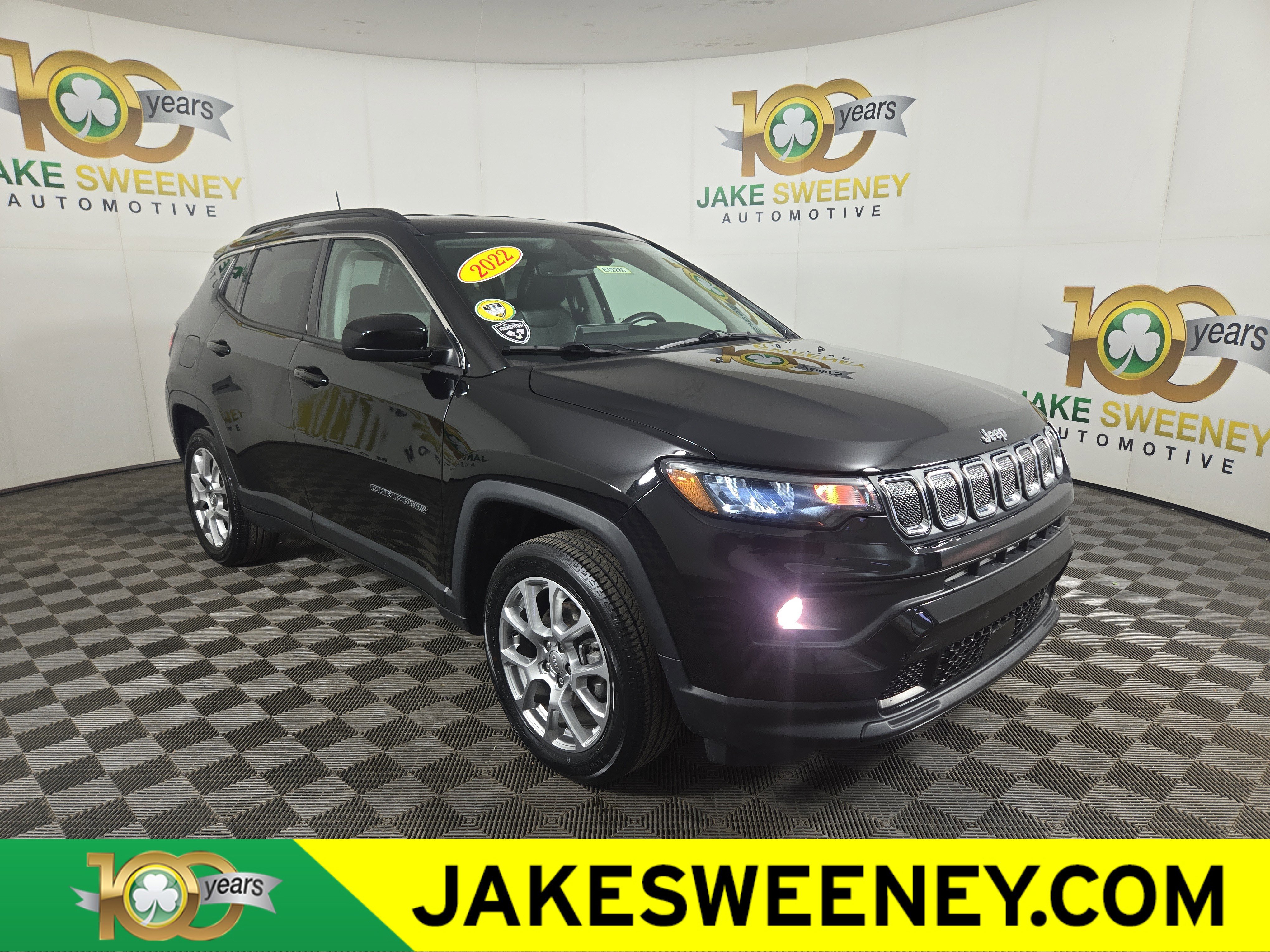 Used 2022 Jeep Compass Latitude image 1
