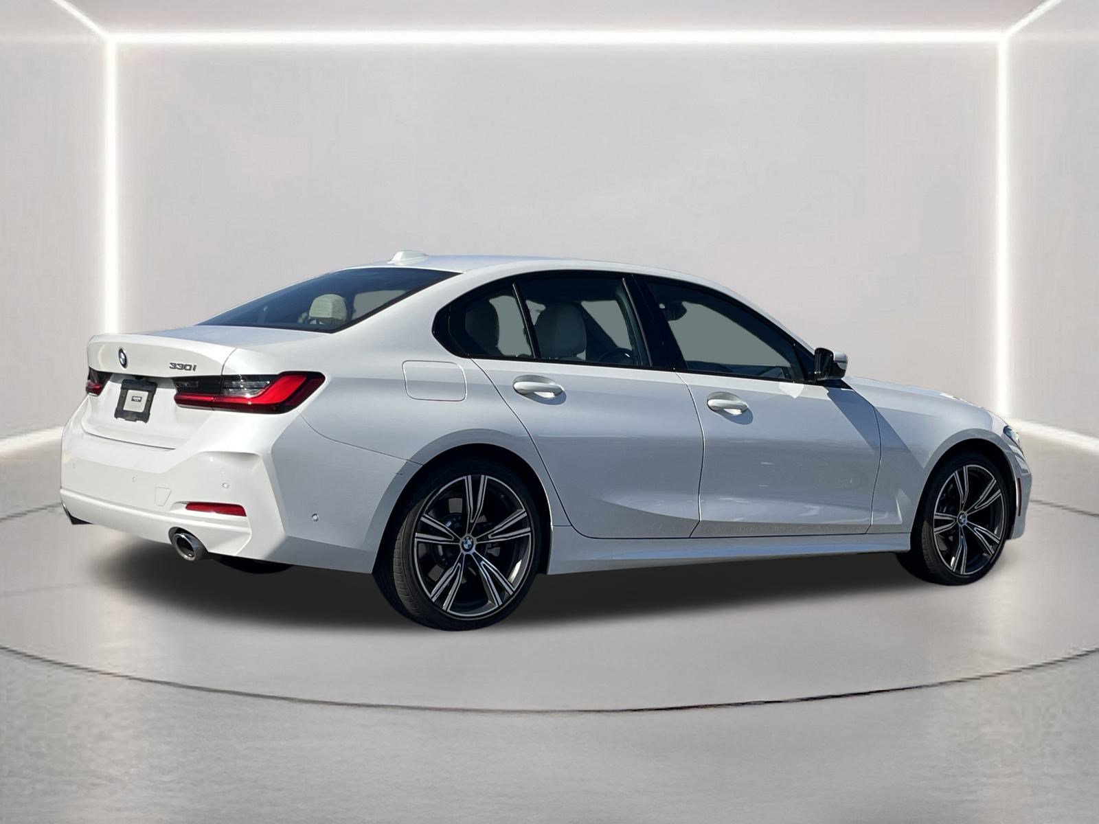 Used 2023 BMW 330i Sedan w/ Premium Package image 28