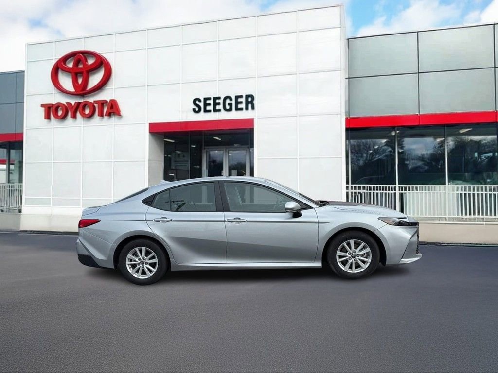 Used 2025 Toyota Camry LE image 2