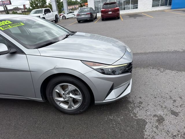 Used 2022 Hyundai Elantra SE FWD image 4