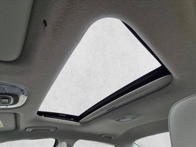 Used 2025 Hyundai Elantra Limited FWD image 16