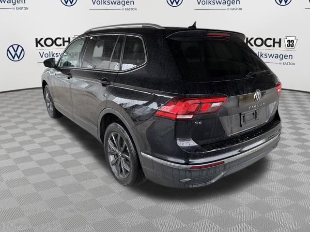 Used 2023 Volkswagen Tiguan SE w/ Panoramic Sunroof Package image 6