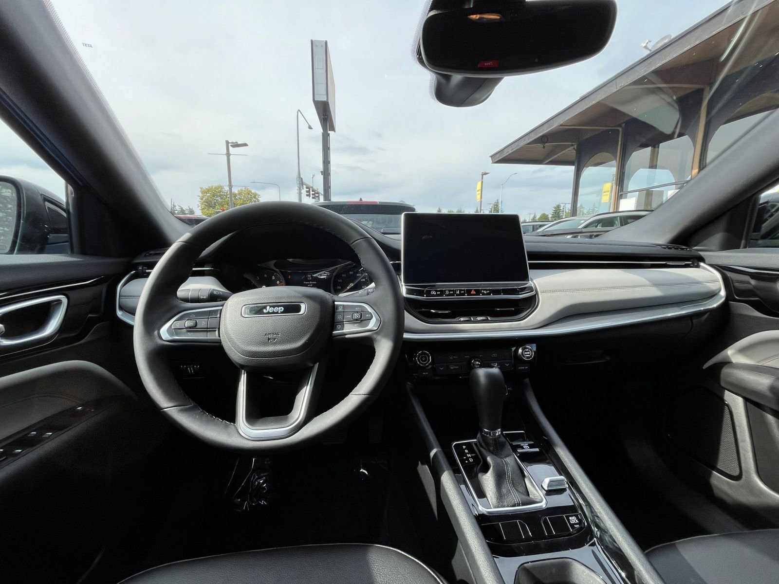 Used 2025 Jeep Compass Limited image 33