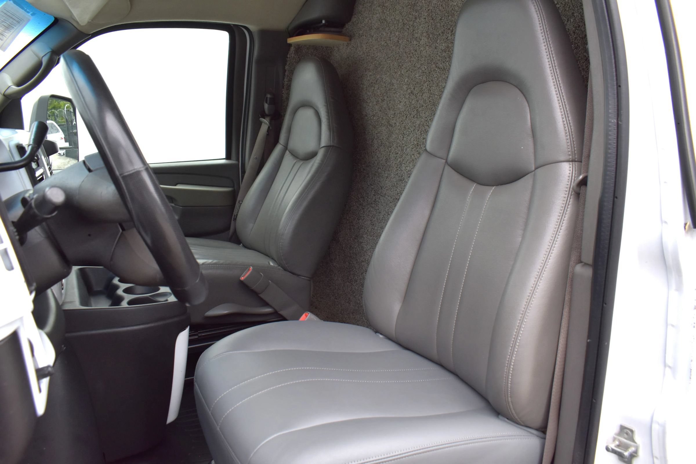 Used 2006 Chevrolet Express 3500 RWD image 42
