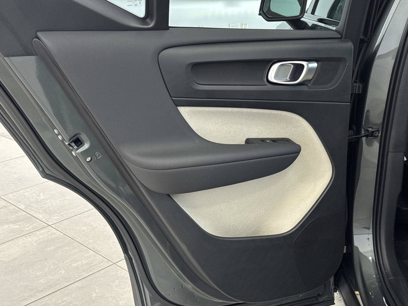 Used 2026 Volvo XC40 B5 Plus w/ Protection Package Premier AWD/4WD image 4