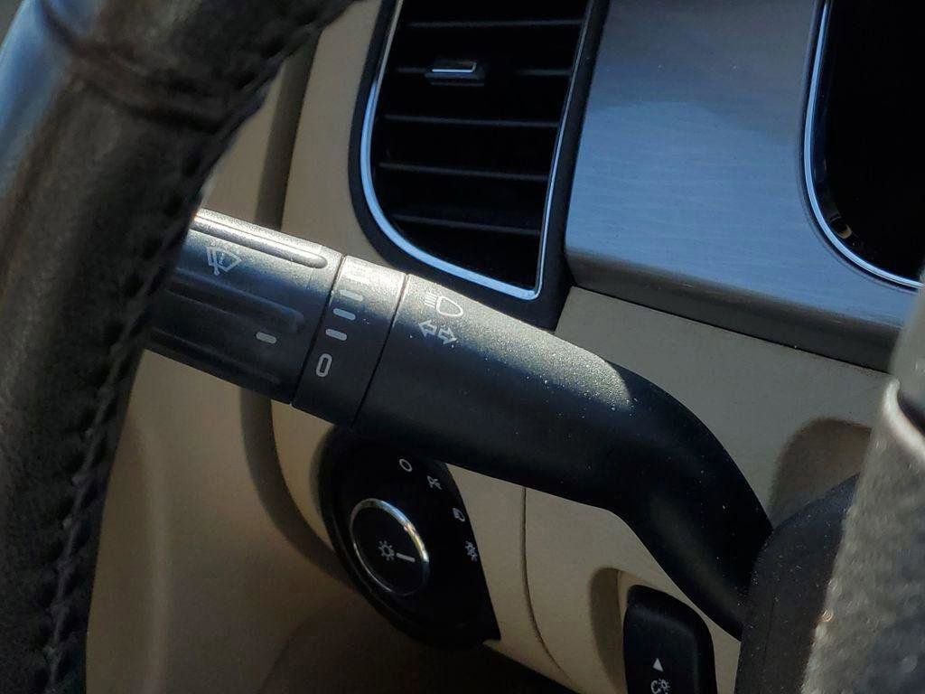 Used 2013 Ford Taurus SEL image 11
