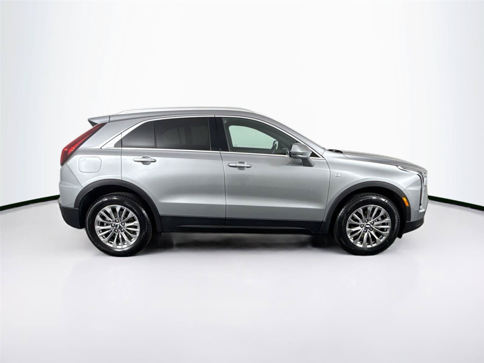 Used 2025 Cadillac XT4 Premium Luxury FWD image 10