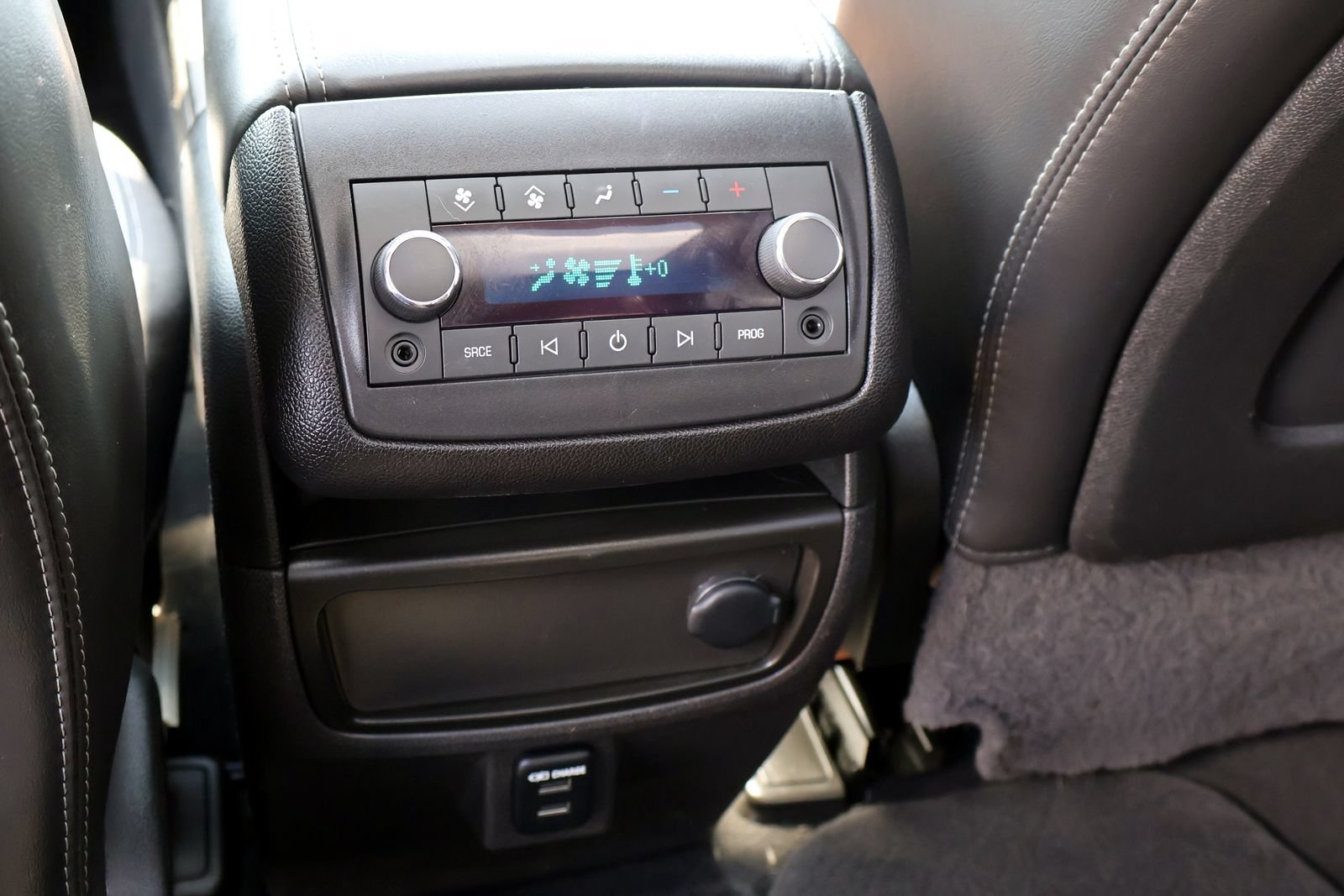 Used 2014 Chevrolet Traverse LTZ FWD image 17
