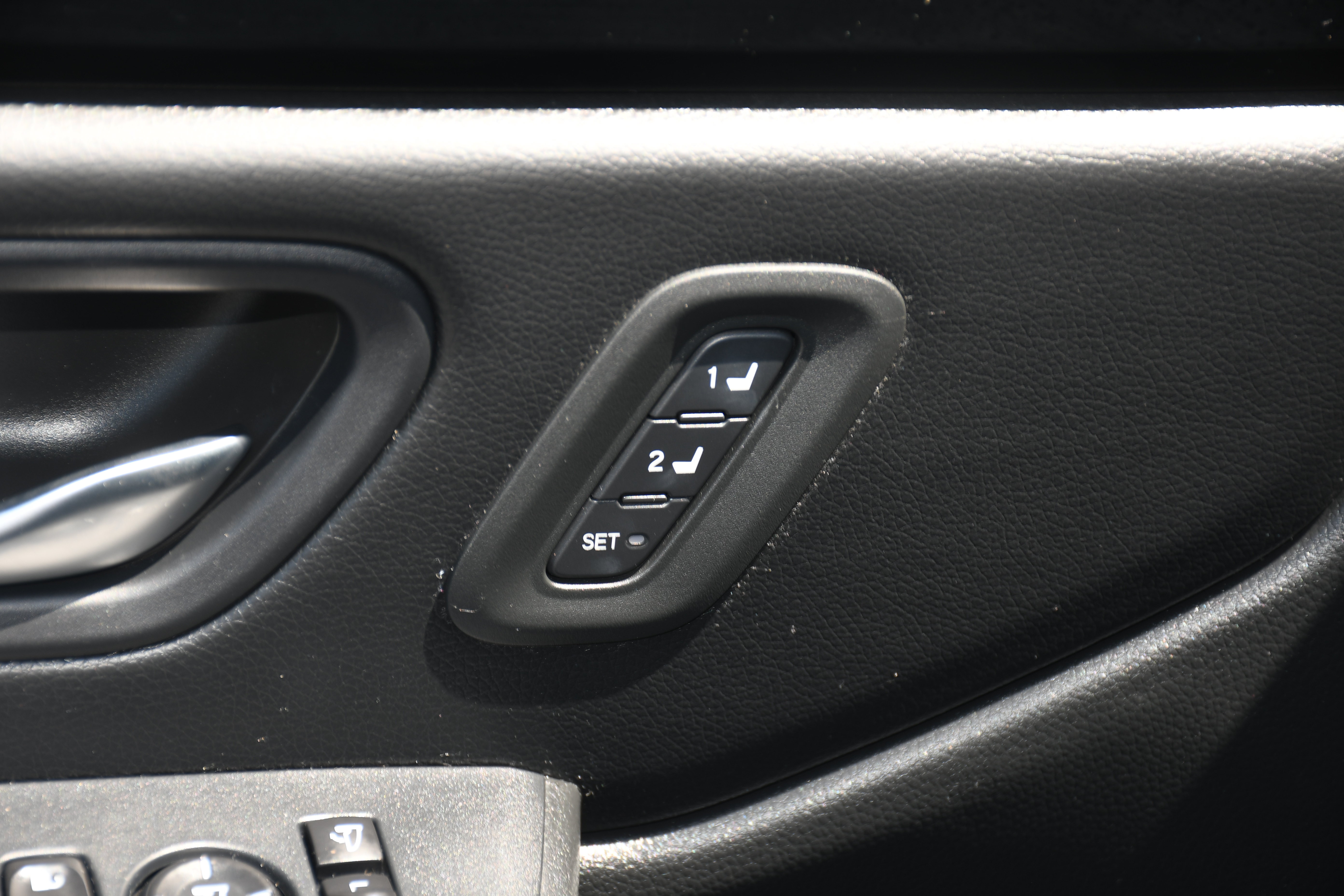 Used 2025 Honda Pilot TrailSport image 12