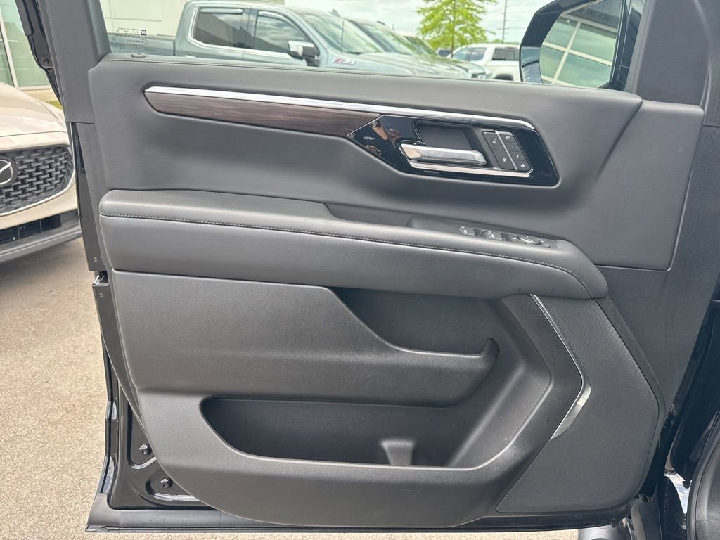 Used 2025 Chevrolet Tahoe Z71 AWD/4WD image 10