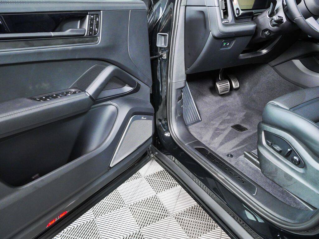 New 2026 Porsche Cayenne GTS AWD/4WD image 8