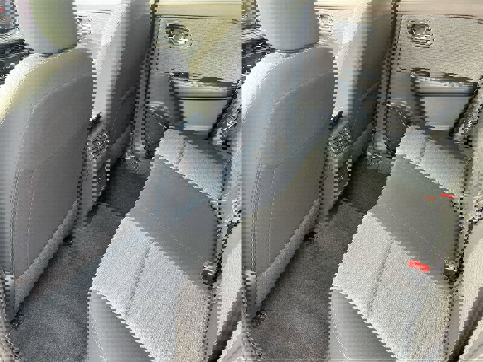 Used 2023 Nissan Rogue SV image 18