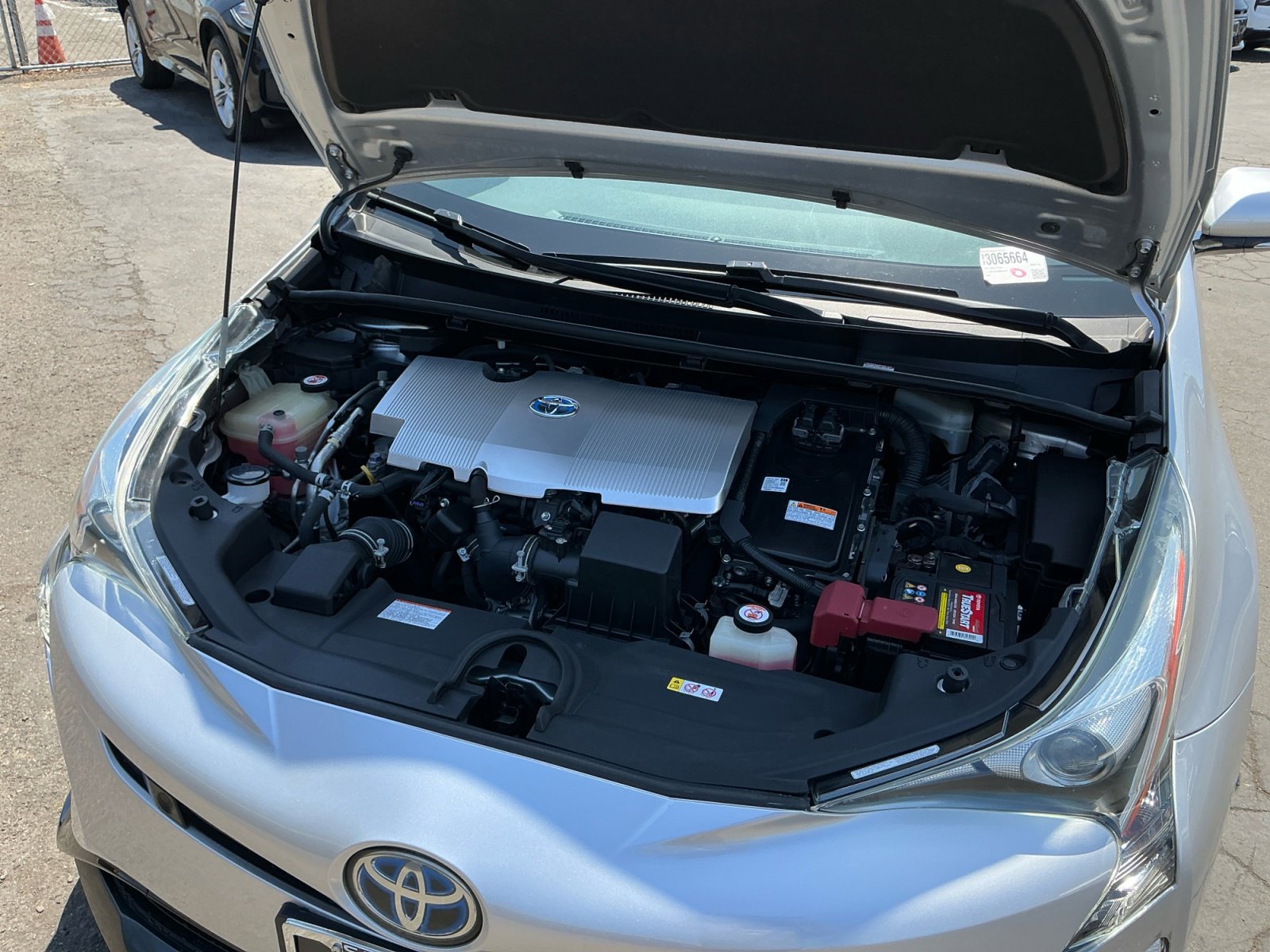Used 2018 Toyota Prius Three Touring w/ Appearance Package FWD image 22