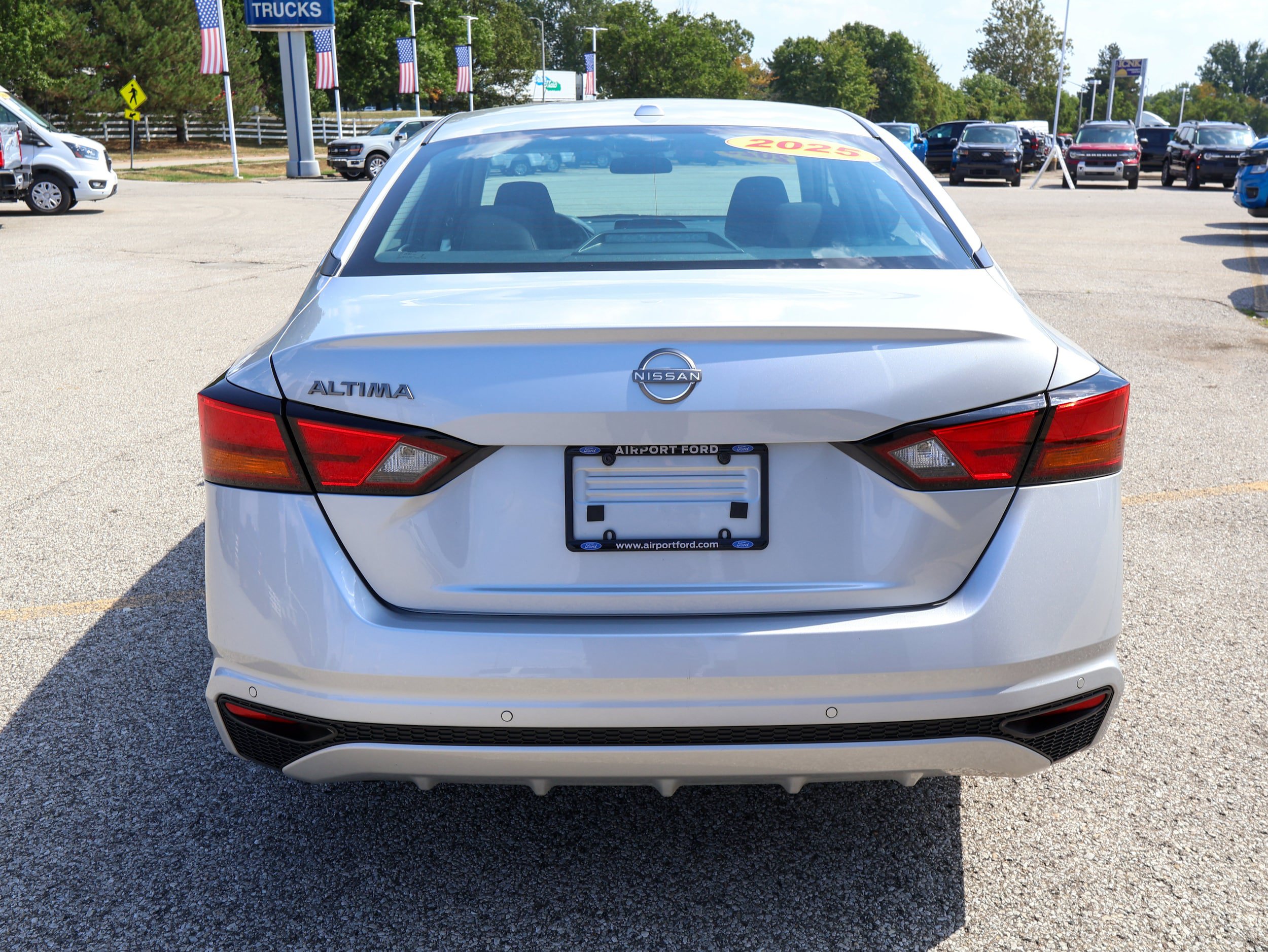 Used 2025 Nissan Altima 2.5 SV FWD image 4