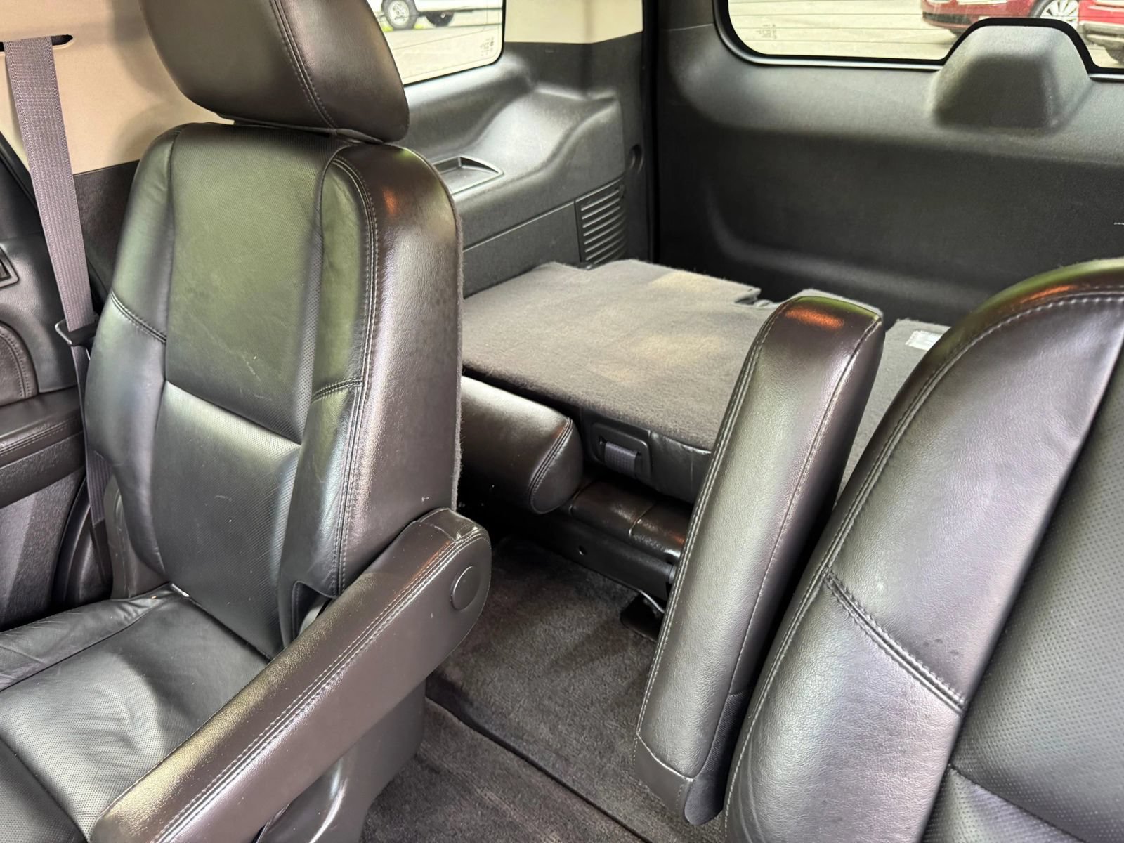 Used 2011 Cadillac Escalade Premium AWD/4WD image 15